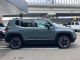 台形のホイールアーチがJeepの伝統です。