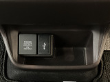 【USBポート】USBポートも装備されています♪スマートフォンのオーディオに連携も可能です。今や欠かせない装備の一つです!