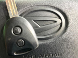 【キーレス】少し離れた場所からでもボタン一つでドアの開錠・施錠ができるのでとっても便利!ドアの鍵穴周りに傷をつけることもありません♪