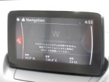 マツダコネクトの7インチWVGAディスプレイです。センターコンソールのコマンダーコントロールでの操作に加えて、タッチパネルにもなっていますので、画面にタッチしての操作も可能です。