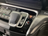 オートマチックシフトレバーは、手になじみ操作しやすい形状で安全運転にもつながります♪