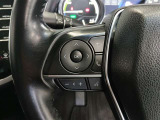 ステアリングには運転中でも簡単に操作できる各種スイッチついてます