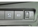 オートマチックハイビームとは、先行車や対向車のライトを認識し、ハイビームとロービームを自動で切り替える機能です。夜道の視界を確保します。詳細は販売店スタッフまでおたずねください。