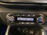 オートエアコンで、毎日のドライブを快適に。温度、風量を自動で調整し、理想的な車内環境を提供します。