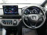 とても握りやすいステアリング!運転手の気持ちがそのまま伝わるかのような反応をしてくれます!小物入れや各ボタンの配置にこだわり、とても使いやすいです !視認性も良好なのでロングドライブもお任せ下さい!
