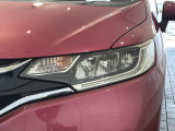 LEDヘッドライトは、点灯の瞬間から最大光量を発揮し、突然暗くなるトンネルなどでの安定感を高めます。