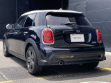 長期にわたる保証を実現。2年間のMINI NEXT保証と延長保証(別途費用)を合わせて最大4年間の保証。万一の故障に長期に備えることができ、ご安心してお乗り頂けます。