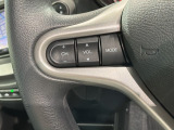 ステアリングにオーディオ操作スイッチが付いています。オーディオ画面に直接タッチしなくても操作が出来ますので、運転に集中できます。