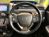 【純正革巻きステアリング】上質な革を使用することで、手にしっかり馴染みとても運転しやすいハンドルです♪