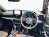 運転席まわりです。 各操作スイッチは使いやすい位置に配置されてます。