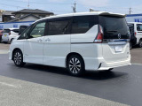 車線逸脱防止支援システム,車両が車線をはみ出す可能性がある場合に警報音と警告表示と共に車線内に戻すようにハンドル操作をサポートしてくれます。