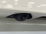 【バックカメラ】駐車時に後方がリアルタイム映像で確認できます。大型商業施設や立体駐車場での駐車時や、夜間のバック時に大活躍!