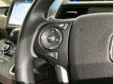 ステアリングにオーディオ操作スイッチが付いています。オーディオ画面に直接タッチしなくても操作が出来ますので、運転に集中できます。