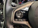 ステアリングにオーディオ操作スイッチが付いています。オーディオ画面に直接タッチしなくても操作が出来ますので、運転に集中できます。