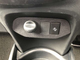 【プリクラッシュセーフティー】進路上の車両などに衝突の可能性があると判断した時には、警報を発して回避操作を促します。その時にブレーキを踏むと強力なブレーキアシストが作動します。