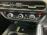 運転席/助手席シートヒーターで寒い日もすぐに温かくなり快適に過ごせます。3段階の温度調整が可能です
