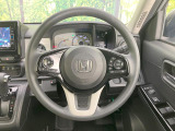 インテリアに合わせたデザインのステアリングは、運転される方のことも考え、運転しやすい形状、大きさです。是非一度、実際に触ってお確かめください。