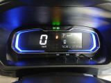 必要な情報がひと目で確認できるレイアウトで、走行中でも視線移動が少なく、初心者の方でも扱いやすいのが魅力です