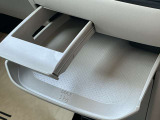 乗車中にホッと一息、ドリンクホルダーもありますよ!