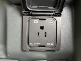 【オフロードパック メーカーop価格￥204000】後部座席は家庭用電源ソケットが付属します。ルーフレール、電源ソケット、電子制御アクティブディファレンシャル、オフロードタイヤのセットオプション!