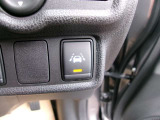 車線逸脱警報搭載!意図せず走行車線を逸脱しそうな場合、メーター内ディスプレイへの警告とブザーで注意喚起してくれます。