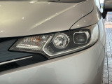 LEDヘッドライトは、点灯の瞬間から最大光量を発揮し、突然暗くなるトンネルなどでの安定感を高めます。