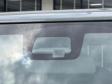 【スズキ セーフティサポート】走行中に前方の車両等を認識し、衝突しそうな時は警報とブレーキで衝突回避と被害軽減をアシスト。より安全にドライブをお楽しみいただけます。