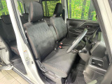 運転席まわりには十分なスペースがあり、大柄な方でもゆったり運転していただける環境です。