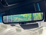 【デジタルインナーミラー】後席の大きな荷物や同乗者で後方が確認しづらい時でも安心!カメラが撮影した車両後方の映像をルームミラー内に表示。クリアな視界で状況の確認が可能です!z