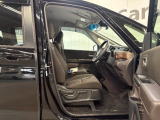 見通しの良い運転席回りとなっておりますので安心して運転をして頂けます!窓が大きいので明るく開放的な室内です