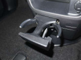 スライド式【カップホルダー】です。使う時だけ引き出し使うので普段は飛び出しも無くすっきり!!
