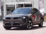 ひと目で普通のSUVとは違うMX-30。落ち着いた存在感と個性的なデザインが魅力の一台です。普通のSUVでは物足りない方にぜひ!元社用車のディーラー管理車。