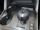 CX-60には、車格に見合った大型のシフトレバーが搭載されています。8ATがしなやかで力強い走りを支えます。