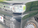 【LEDヘッドライト】悪天候や夜間走行時も良好な視界を確保し安心して運転できる高輝度LEDヘッドライトを装備!点灯速度が早く、消費電力も抑えられています。