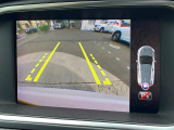 【パークアシスト・カメラ】駐車時に後方がリアルタイム映像で確認できます。大型商業施設や立体駐車場での駐車時や、夜間のバック時に大活躍!運転スキルに関わらず、今や必須となった装備のひとつです!