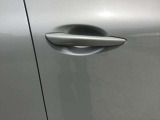 キーをポケットに入れたままでもドアのロック&アンロックができ、雨の日や、荷物の多い日に大活躍!