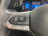 ◆クルーズコントロールにレーダーセンサーを組み合わせ、先行車を測定し設定されたスピードを上限に自動で加減速を行います。一定の車間距離を維持することで、長距離走行でのドライバーの疲労を低減させます。