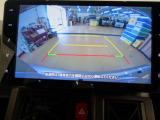 後方の視野をナビで確認しバック駐車などをサポートします。