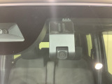 【ホンダセンシング】 「ミリ波レーダー」と「単眼カメラ」の異なる特性を持つ2つのセンサーなどにより、安心・快適な運転を支援します。ドライブレコーダー付きで、万が一の場合でも安心です。