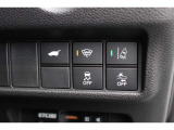 安全運転支援システムHonda SENSINGを搭載。衝突軽減ブレーキや、前後の誤発進抑制機能、アダプティブクルーズコントロール、車線維持など複数の先進技術で安心・快適なドライブをサポートします。