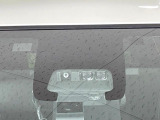 【トヨタセーフティセンス】走行中に前方の車両等を認識し、衝突しそうな時は警報とブレーキで衝突回避と被害軽減をアシスト。より安全にドライブをお楽しみいただけます。