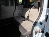 後席はとても広い、とにかく広い!ぜひ実車でご体感ください☆