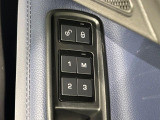 パワーシート『電動パワーシートですので運転中のシート調節も安全に行えます。微調整も可能ですのであなただけのドライビングポジションを実現します。』