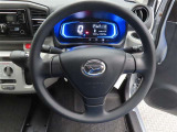 ぜひ展示車の運転席に座ってみてください。
