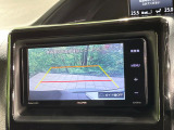 【バックカメラ】駐車時に後方がリアルタイム映像で確認できます。大型商業施設や立体駐車場での駐車時や、夜間のバック時に大活躍!運転スキルに関わらず、今や必須となった装備のひとつです!