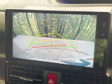 【バックカメラ】駐車時に後方がリアルタイム映像で確認できます。大型商業施設や立体駐車場での駐車時や、夜間のバック時に大活躍!運転スキルに関わらず、今や必須となった装備のひとつです!
