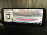 -------------狭い場所での駐車やすれ違いなどでより的確な運転操作に役立つ360&deg;ビューモニターが装備されています。