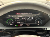 ドイツ車には特徴があり、メーターのメモリに一部色がついています。これはドイツでは推奨速度という考えがあるためです。安全で快適に走る際に適している速度を指しています。