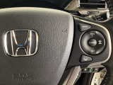 ハンドルにHondaセンシング系のクルーズコントロールやレーンキープアシストなどの操作スイッチが装備されています。ハンドルから手を離さず安全に操作できます。