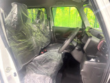 運転席シート廻りは使用感も少なく、良好な状態となっています。丁寧に使われていたことがよくわかりますね。